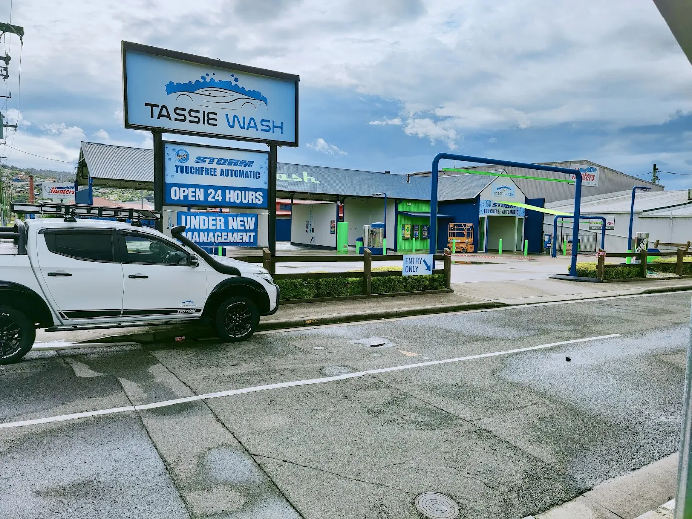 Tassie Wash Invermay street sign, open 24 hours
